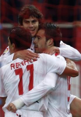 Sevilla FC 1 Almeria 0 El Pizjuan vuelve a ver ganar al Sevilla FC